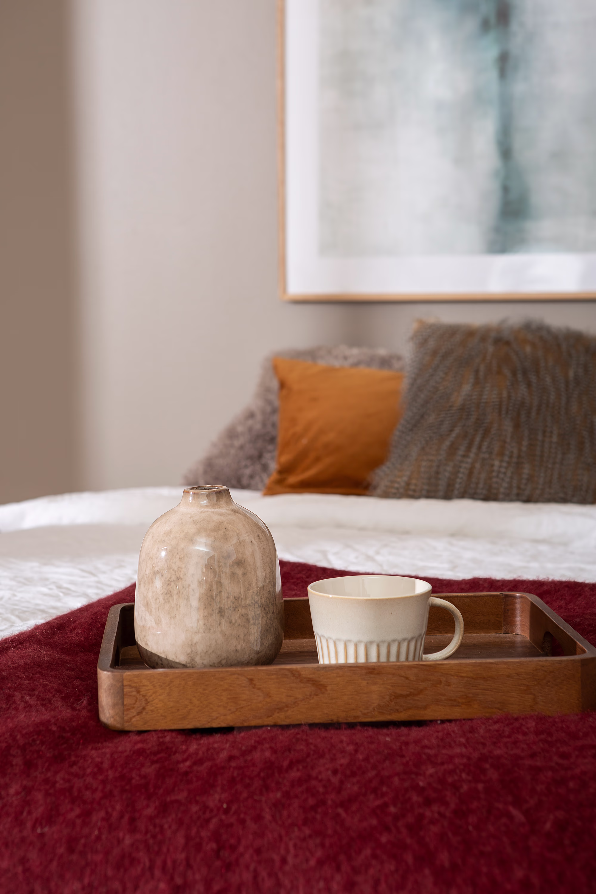 Oak-stained wooden legs of the Moon Gold continental bed adding a natural and warm accent to the bed’s overall look.