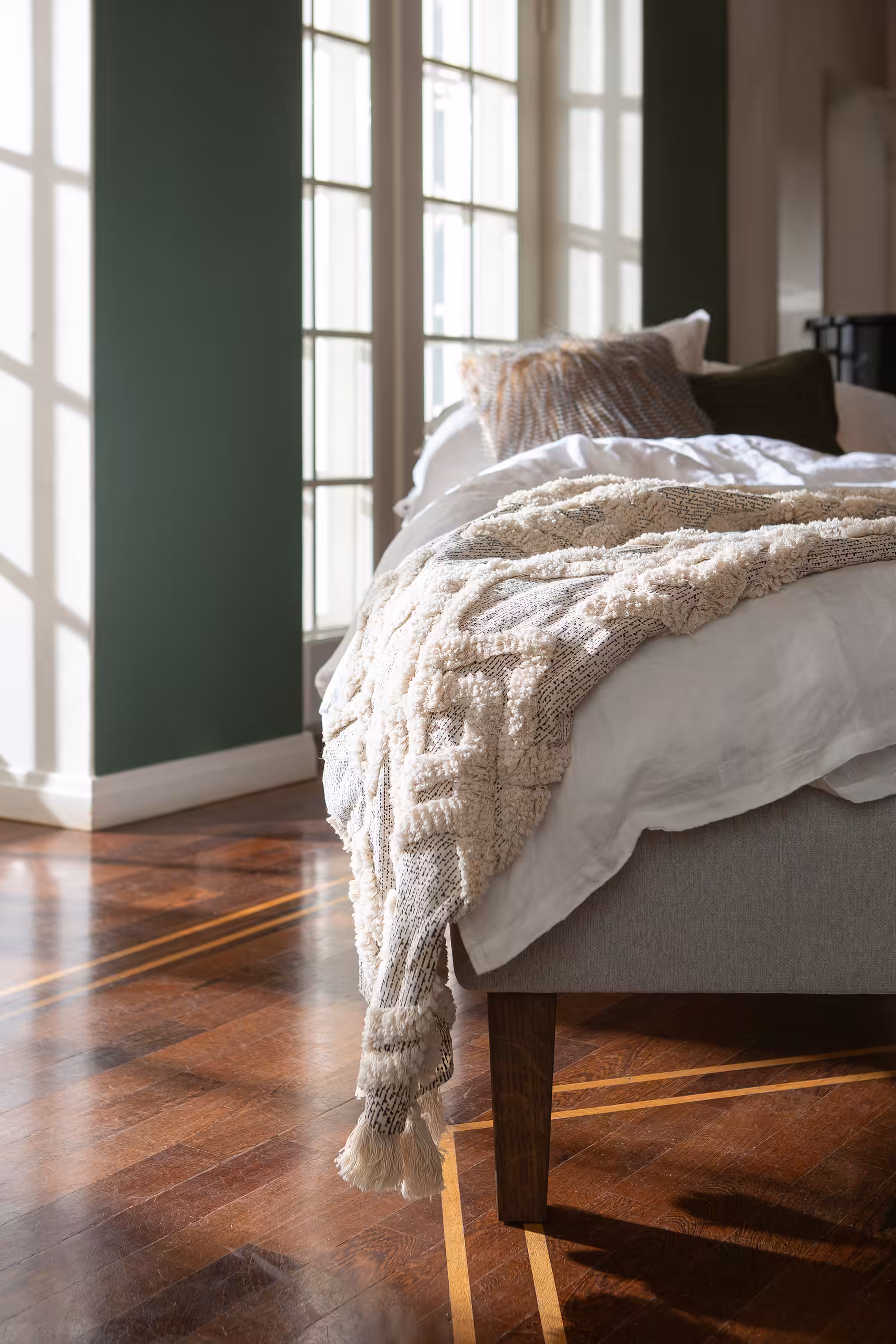 Moon Silver divan bed, Grey image 3