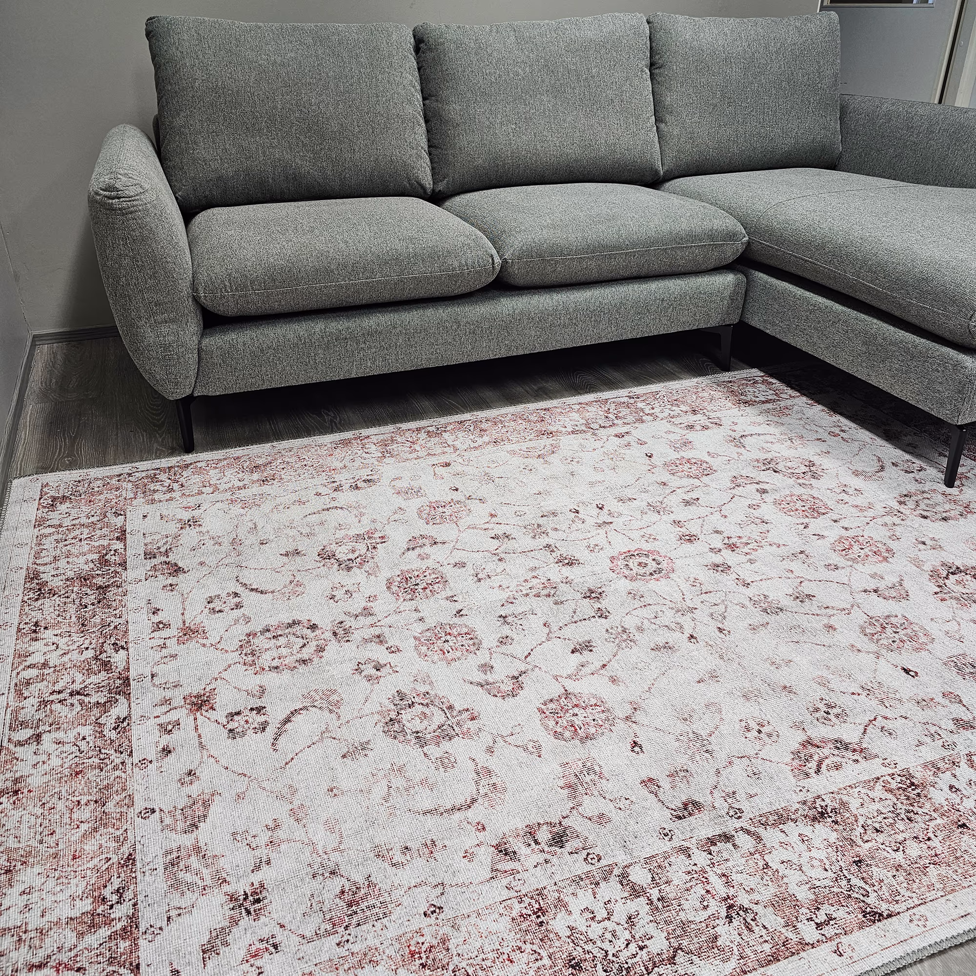 Lucca Rug, Red image 6